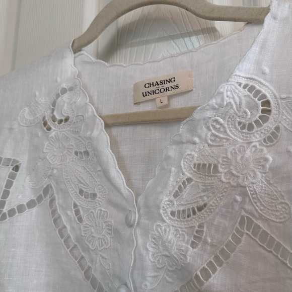 C Unicorn not alone anymore linen cut work white short sleeve embroidered blouse - Picture 7 of 10